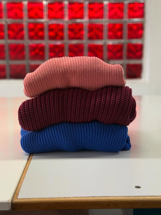 V pletárně 🤍 Tady vznikají naše chunky svetry. V malé české rodinné pletárně. Takových pletáren u nás ale bohužel uź moc...